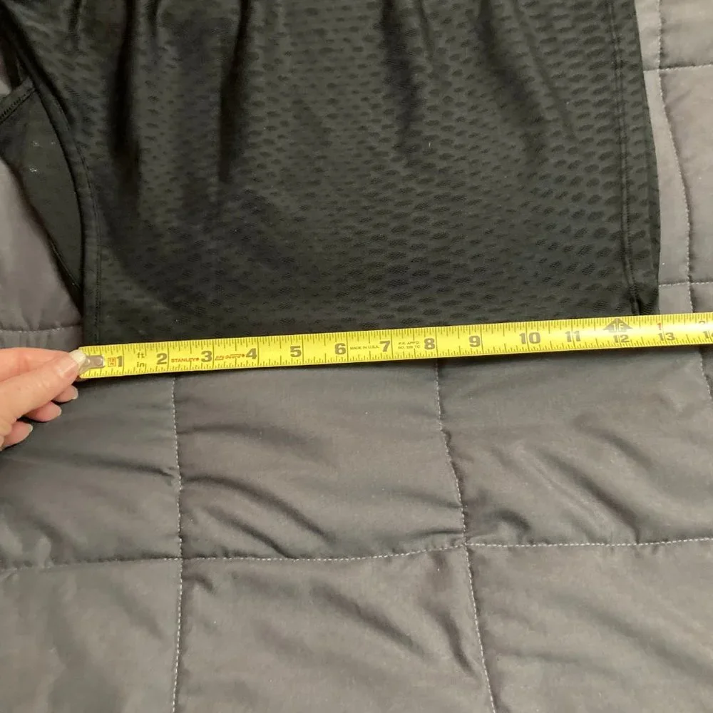 Under Armour Mesh Heatgear Loose Fit Black Tank  Size: Extra Small - Picture 9 of 15